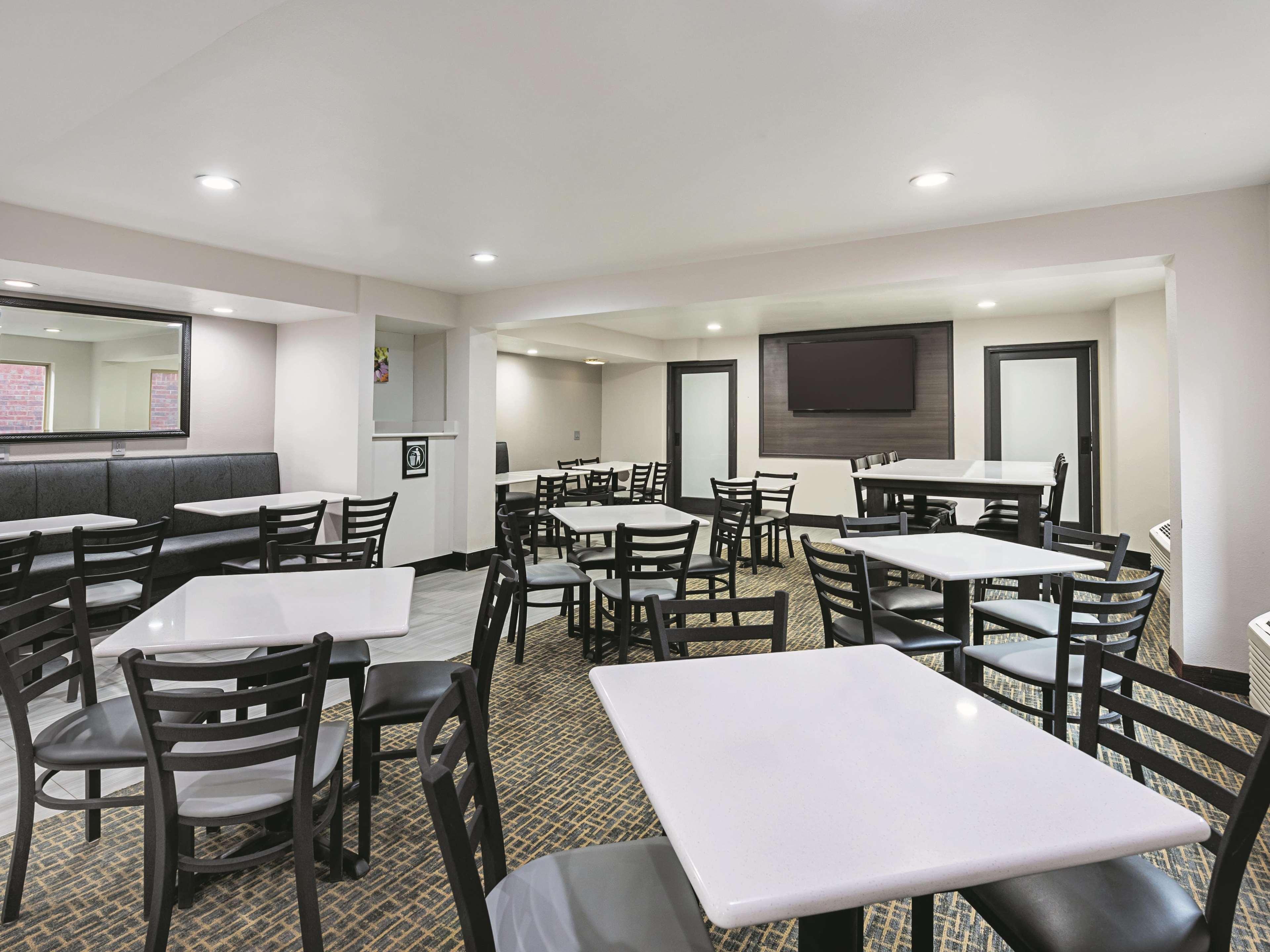 La Quinta By Wyndham Minneapolis Northwest Hotel 3*